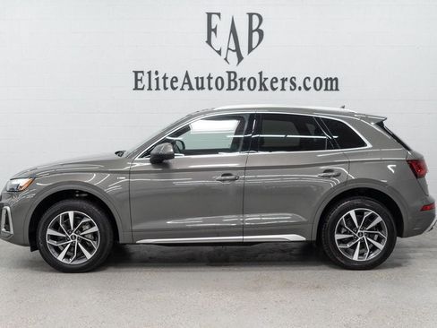 Used 2023 Audi Q5 2.0T Premium w/ Convenience Package AWD/4WD image 2