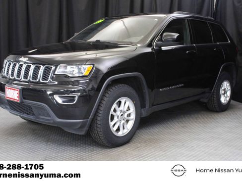 Used 2019 Jeep Grand Cherokee Laredo AWD/4WD image 3