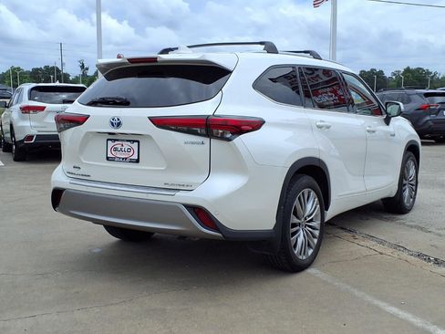 Used 2021 Toyota Highlander Platinum FWD image 6