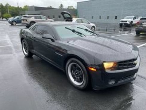 Used 2011 Chevrolet Camaro LS RWD image 3