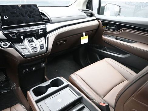 New 2026 Honda Odyssey Touring image 11