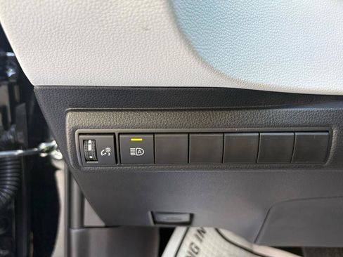 Used 2025 Toyota Corolla SE FWD image 15