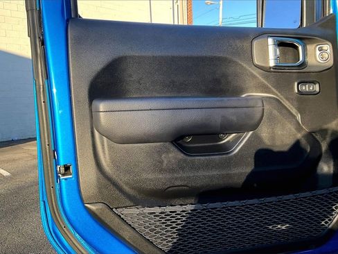 Certified 2024 Jeep Wrangler Unlimited Rubicon w/ Technology Group image 26