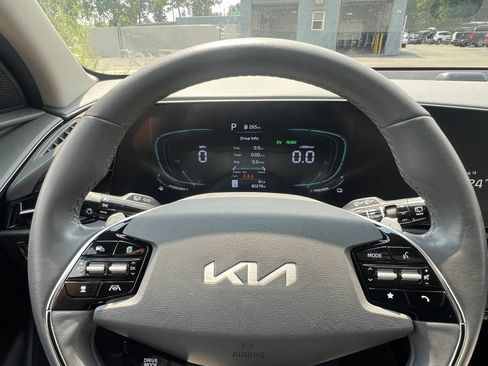 Used 2025 Kia Niro EX FWD image 18