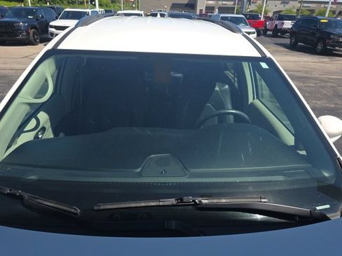 Used 2017 Chrysler Pacifica Touring-L Plus FWD image 12