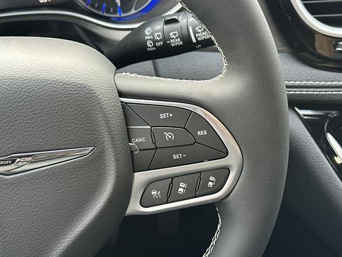 New 2026 Chrysler Pacifica Select image 29