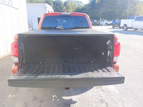 Used 2018 Toyota Tacoma TRD Off-Road image 6