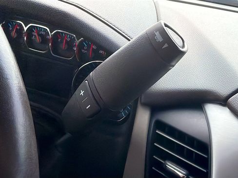 Used 2019 GMC Yukon SLT w/ Premium Edition image 17