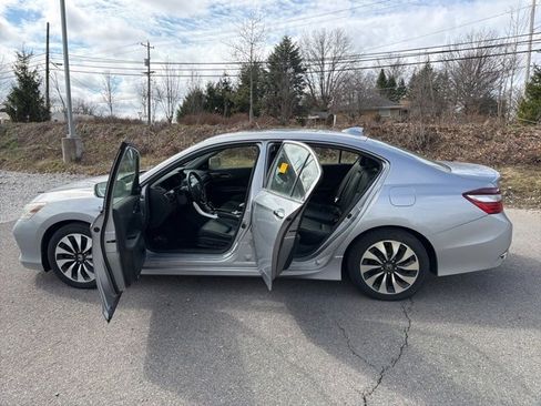 Used 2017 Honda Accord Touring image 15