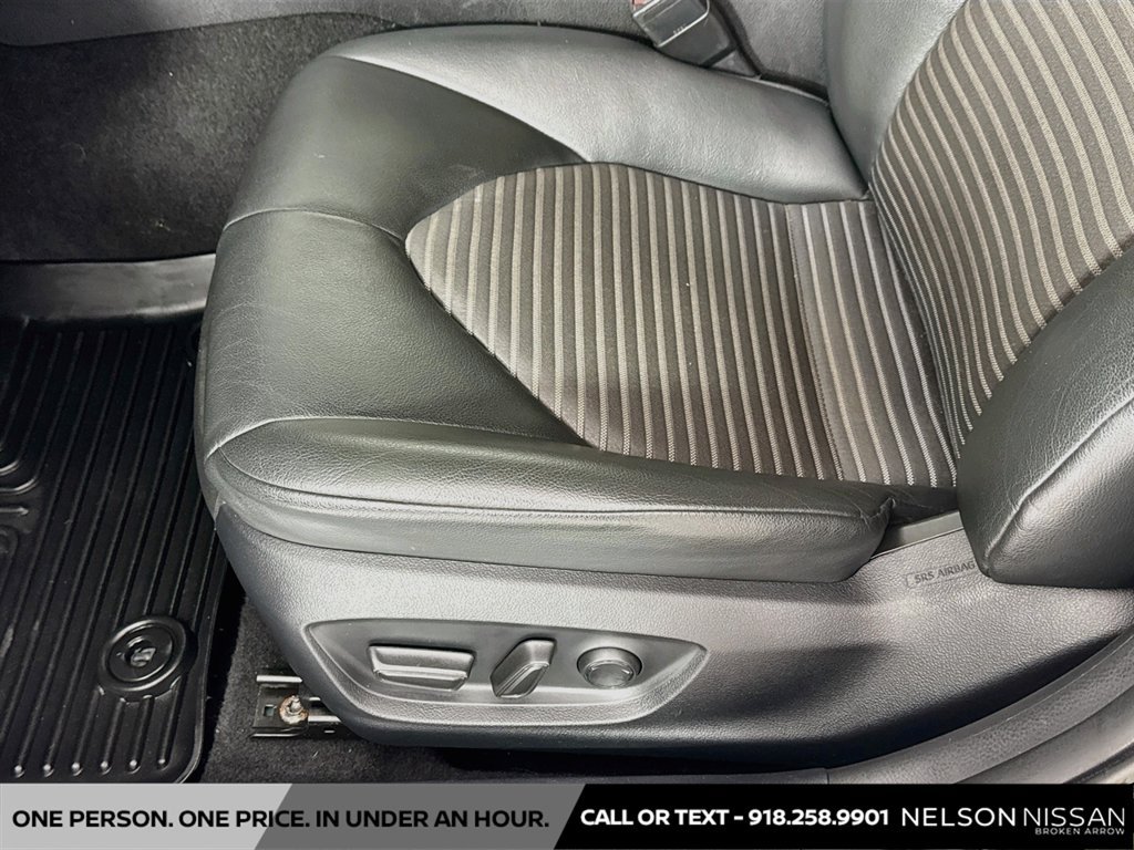 Used 2021 Toyota Camry SE FWD image 18