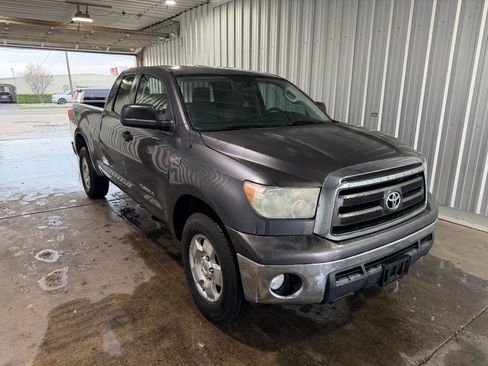 Used 2011 Toyota Tundra SR5 w/ Tow Pkg image 4