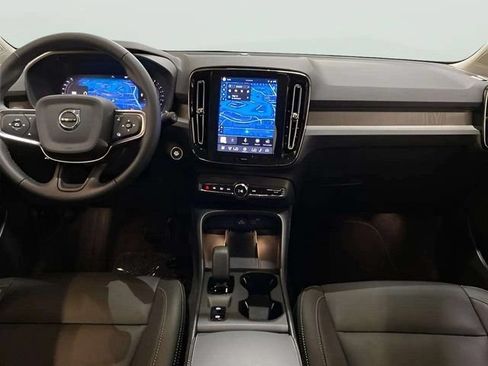 Used 2025 Volvo XC40 B5 Core AWD/4WD image 45