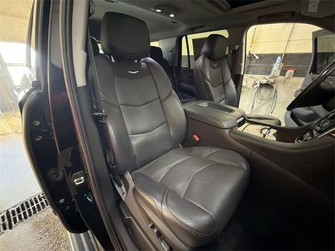 Certified 2020 Cadillac Escalade Luxury w/ Escalade Sport Edition image 27