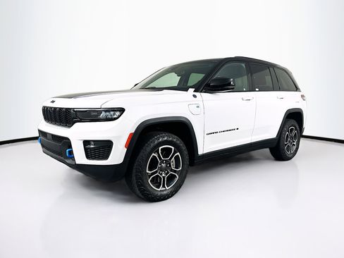 Used 2022 Jeep Grand Cherokee Trailhawk image 3