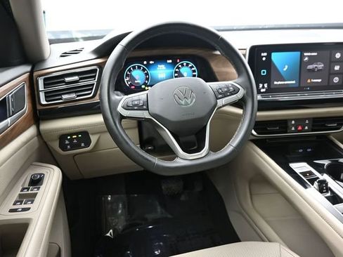 Used 2024 Volkswagen Atlas SE image 22