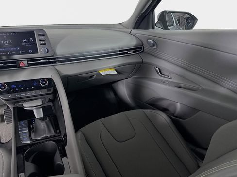 New 2026 Hyundai Elantra SEL Sport FWD image 24