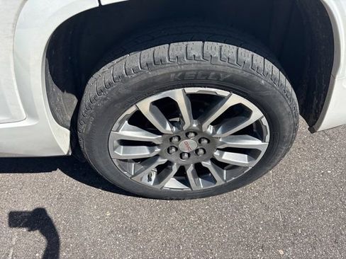 Used 2022 GMC Acadia Denali AWD/4WD image 11