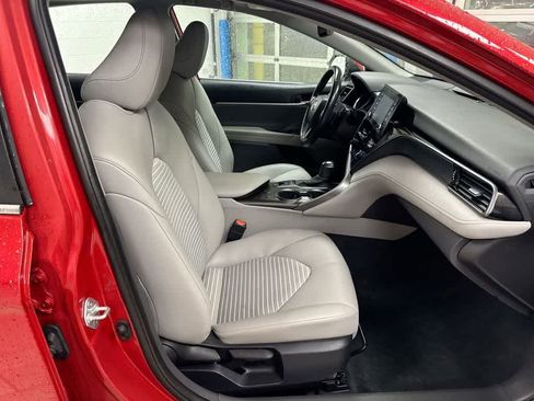 Used 2022 Toyota Camry SE image 24