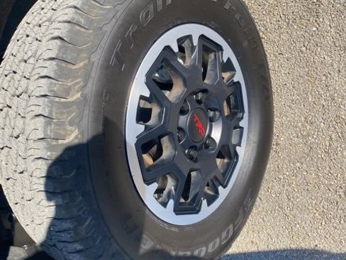 Used 2024 Toyota Tacoma 4x4 Double Cab image 9