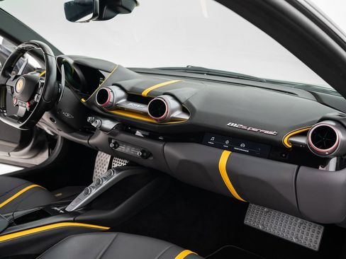 Used 2020 Ferrari 812 Superfast image 22