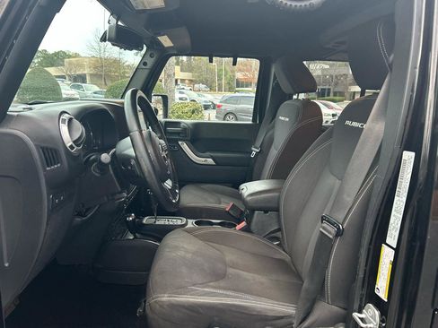 Used 2015 Jeep Wrangler Unlimited Rubicon w/ Connectivity Group AWD/4WD image 12