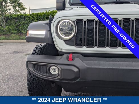 Used 2024 Jeep Wrangler Unlimited Rubicon AWD/4WD image 10