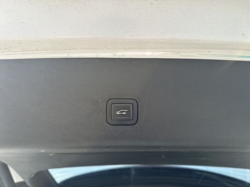 Used 2018 Chevrolet Traverse High Country AWD/4WD image 32