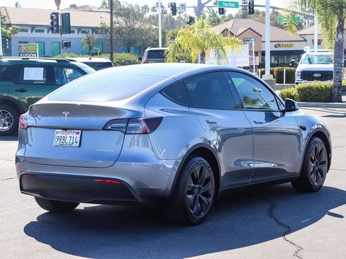 Used 2025 Tesla Model Y Long Range AWD/4WD image 4