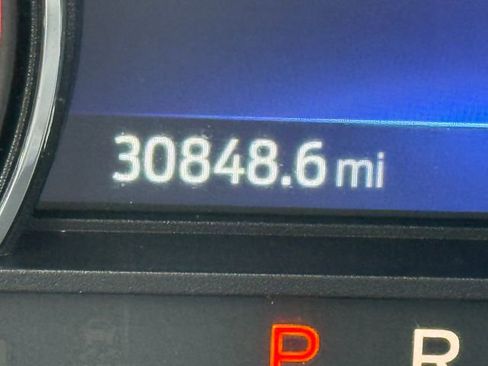 Used 2022 Ford Explorer XLT image 16