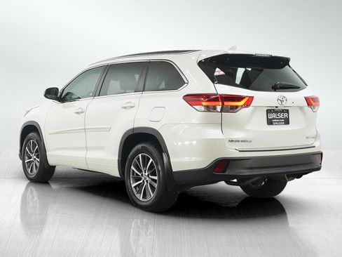 Used 2017 Toyota Highlander XLE w/ Protection Package #3 AWD/4WD image 4