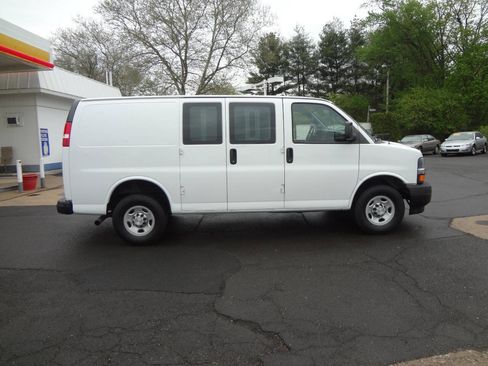 Used 2021 Chevrolet Express 2500 w/ Driver Convenience Package RWD image 5