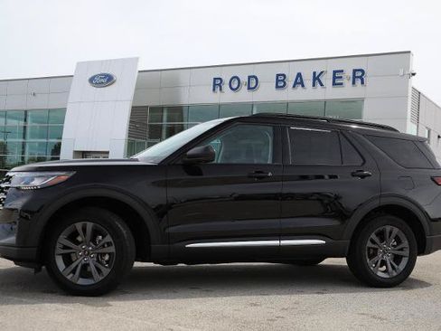Certified 2025 Ford Explorer Active w/ Active Comfort Package AWD/4WD image 3