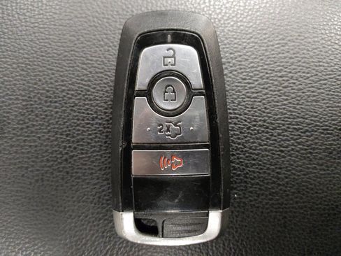 Used 2020 Ford Fusion SE FWD image 32