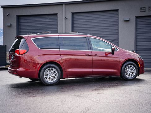 Used 2021 Chrysler Voyager Lxi FWD image 6