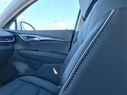 Used 2023 Buick Envision Essence image 25