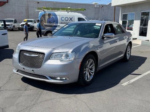 Used 2016 Chrysler 300 C RWD image 7