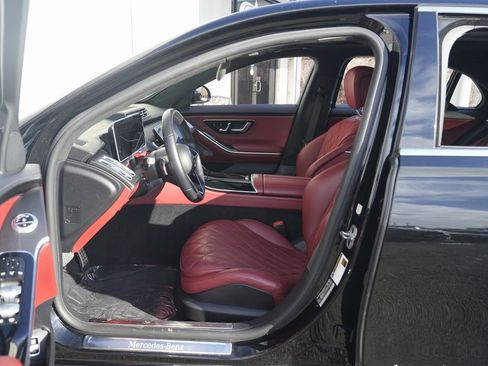 Used 2022 Mercedes-Benz S 580 4MATIC Sedan w/ AMG Line Package image 22