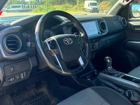 Used 2022 Toyota Tacoma TRD Sport w/ Technology Package AWD/4WD image 9