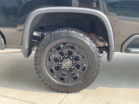 Used 2022 Chevrolet Silverado 2500 LTZ w/ LTZ Plus Package AWD/4WD image 8