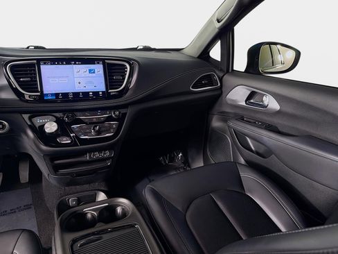 Used 2023 Chrysler Pacifica Touring-L w/ S Appearance Package image 24