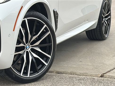 Certified 2025 BMW X5 xDrive40i w/ M Sport Package image 3