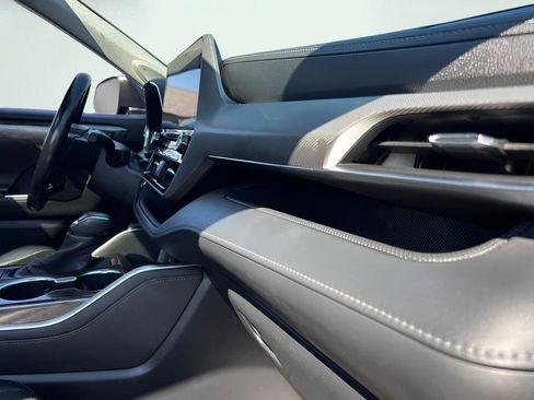 Used 2020 Toyota Highlander Platinum image 35