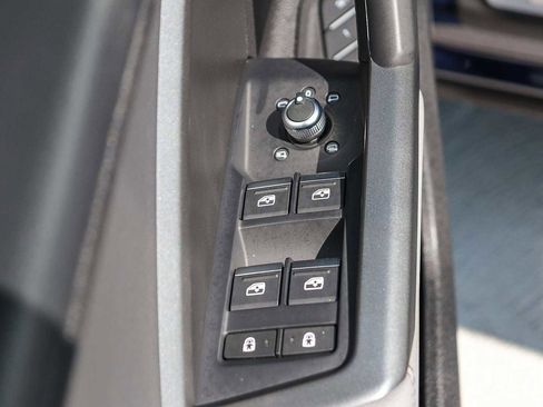 Used 2025 Audi Q3 2.0T Premium w/ Convenience Package image 29