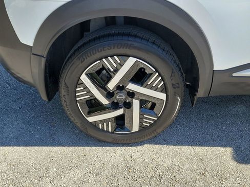 Certified 2025 Nissan Kicks SV image 11