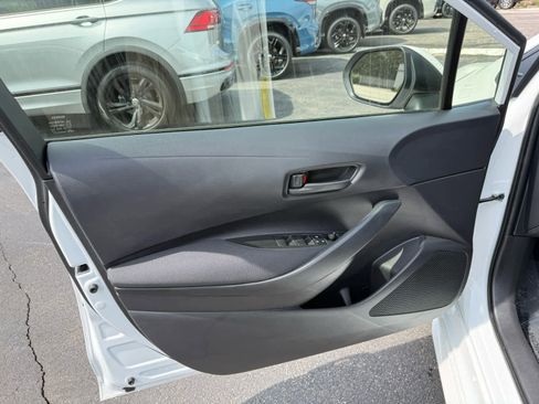 Used 2025 Toyota Corolla LE w/ LE Premium Package FWD image 17