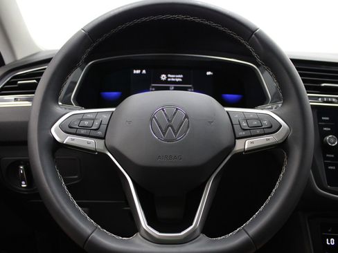 Used 2022 Volkswagen Tiguan SE AWD/4WD image 33