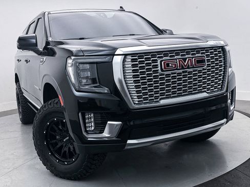 Used 2022 GMC Yukon Denali w/ Advanced Technology Package image 12