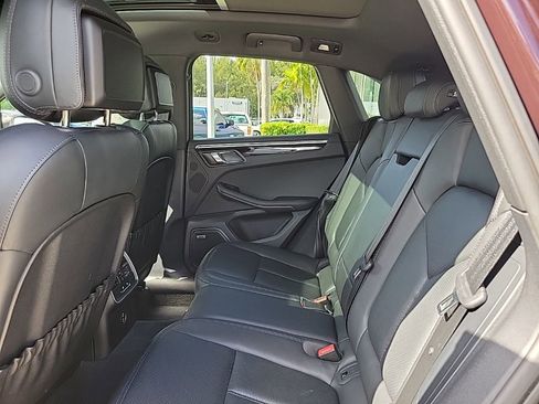 Used 2023 Porsche Macan T w/ Premium Package Plus image 7