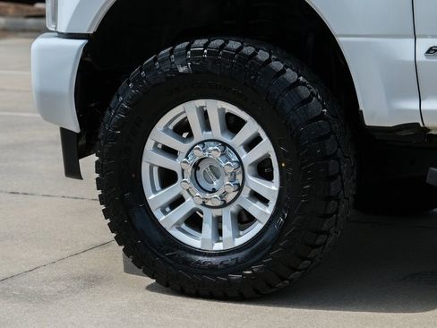 Used 2018 Ford F250 XLT AWD/4WD image 11