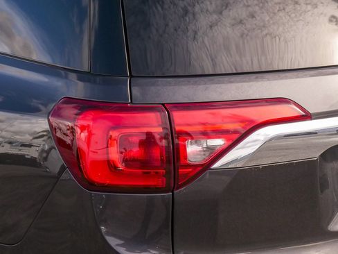 Used 2018 GMC Acadia SLE image 10